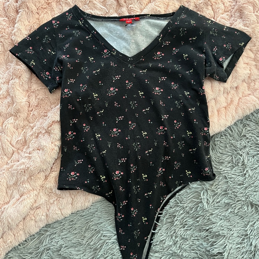 Black floral short sleeve bodysuit.